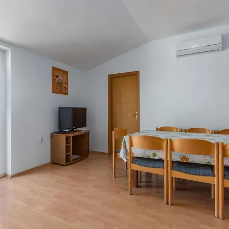 Πανσιόν Stanko 1011