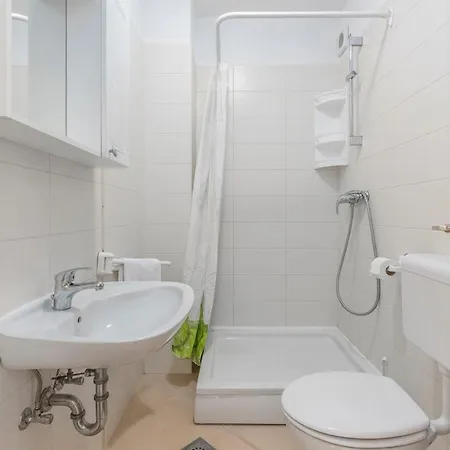 Stanko 1011 Πανσιόν